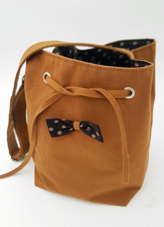 découpe et sertissage, rapide et de qualité pour la maroquinerie avec presse manuelle EMG